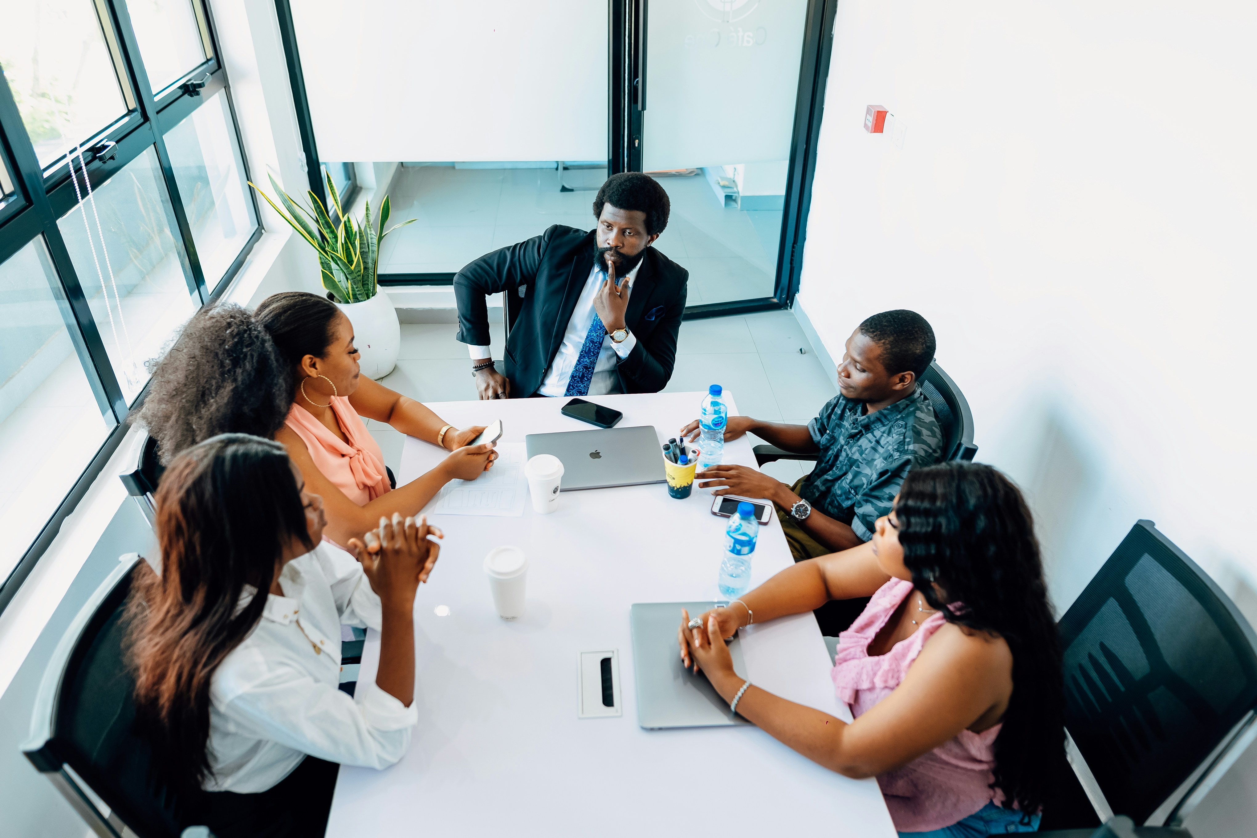 Professionnels africains collaborant sur des missions